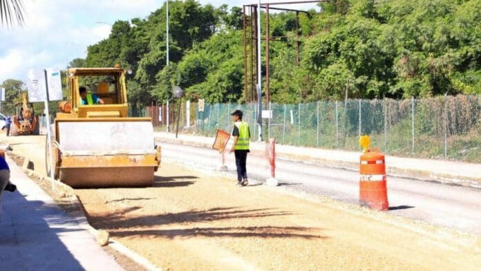 Buscan que Fonatur acelere los trabajos de reparación del camellón y el acceso a Playa del Carmen