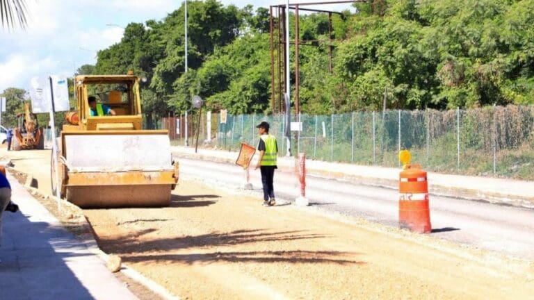 Buscan que Fonatur acelere los trabajos de reparación del camellón y el acceso a Playa del Carmen