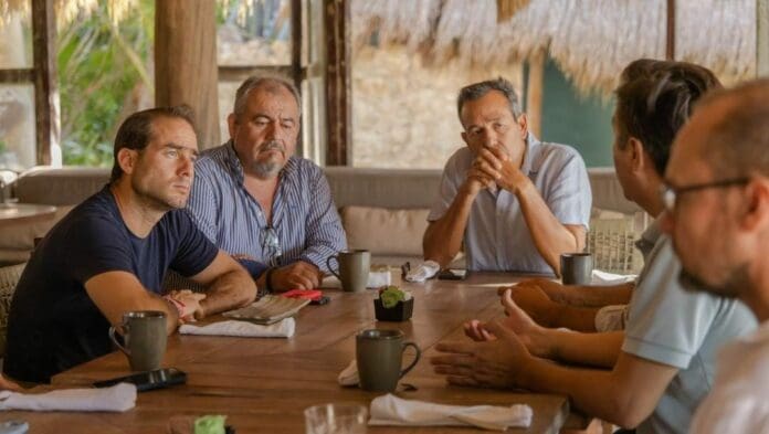 El presidente municipal Diego Castañón se reunió con los hoteleros de Tulum Boca Paila. Acordaron trabajar en equipo por el bien del destino.