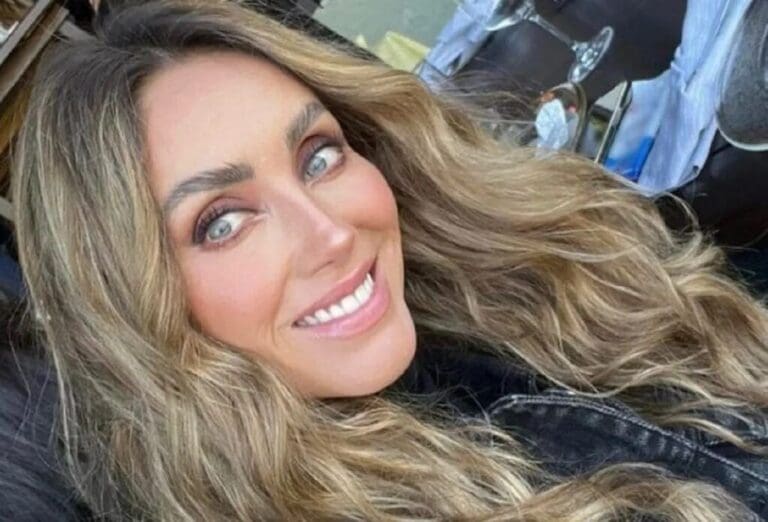 Anahí sufre incidente con audífonos y se le perfora un tímpano: "¡no oigo nada!"