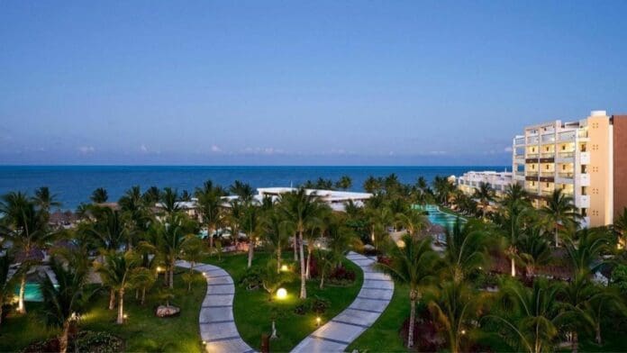 Hoteles y restaurantes edificados sobre manglar están en riesgo ante huracanes; construyeron donde no debían