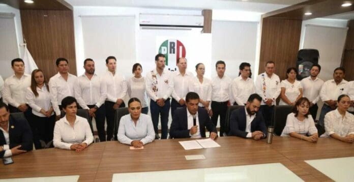 Luego de la renuncia de Omar Fayad, ahora fueron ocho diputados los que han decidido abandonar el PRI. Se quedó sin bancada.