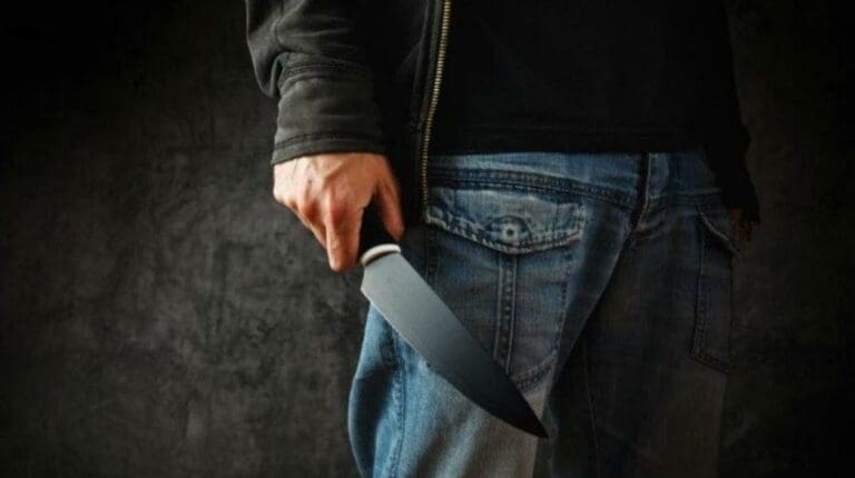 Un sujeto intentó asesinar a su abuelita durante una reunión familiar