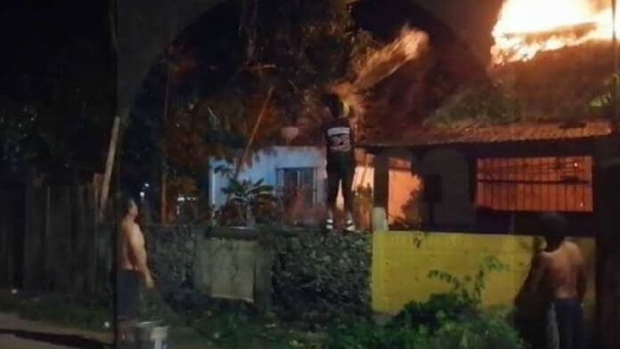 Sujetos apuñalan a un hombre y queman dos viviendas, en Felipe Carrillo Puerto