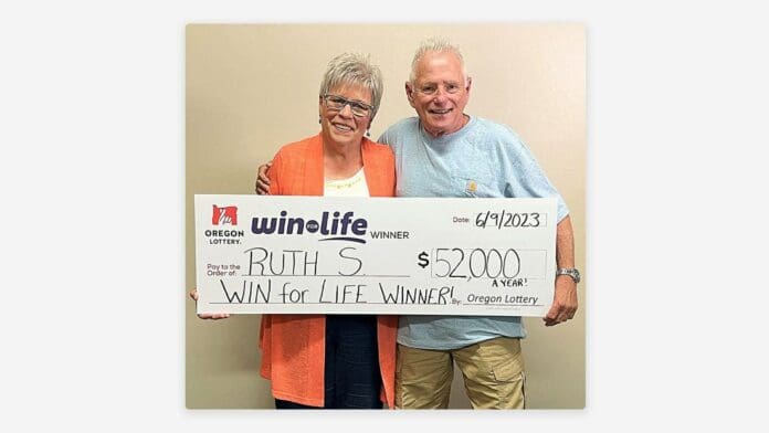 Juega a la lotería por primera vez y gana 52 mil dólares anuales de por vida