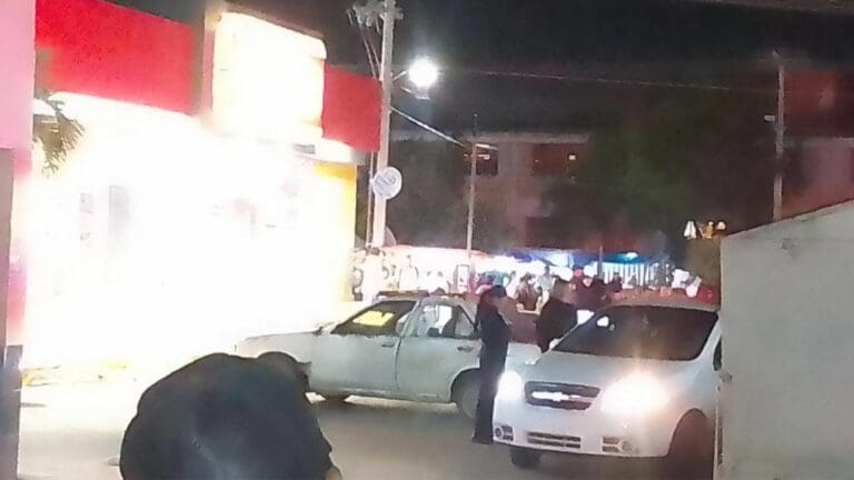 Ejecutan a un hombre al interior de su auto en el fraccionamiento Villas Otoch Paraíso de Cancún 