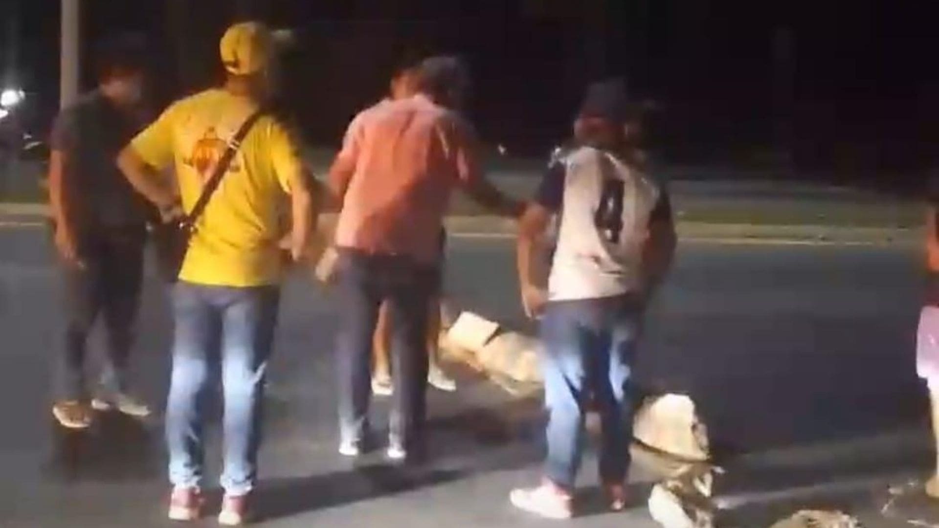 Bloquean tramo carretero Bacalar-Chetumal, por constantes apagones de la CFE