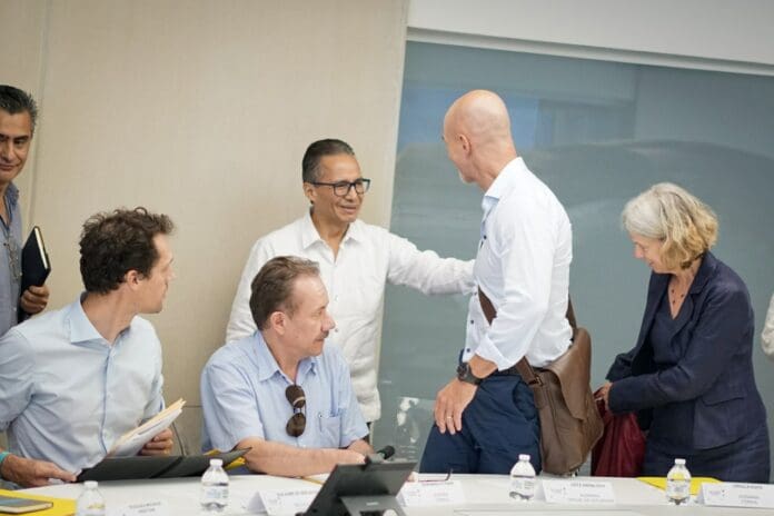 Continúa Óscar Montes de Oca en funciones de fiscal, se reúne con cónsules europeos