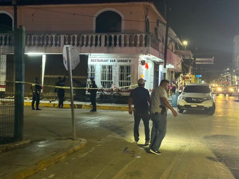 Sujetos armados disparan contra bar de Playa del Carmen