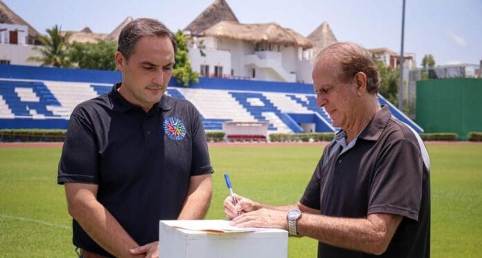 Carlos Bracamontes va a permanecer un año más como el director técnico del Inter Playa del Carmen, así lo anunció la directiva.