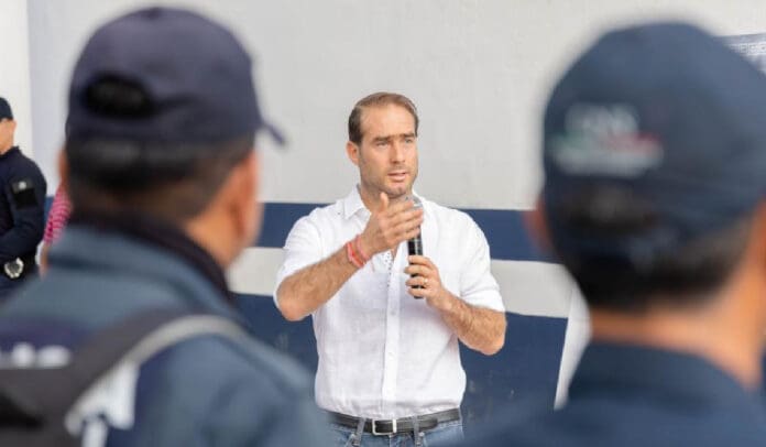 El alcalde Diego Castañón anunció un histórico aumento para los policías del noveno municipio, así como algunas donaciones.