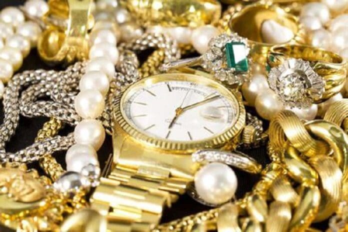 SCJN destituye a funcionarios de FGR por no devolver joyas y diamantes