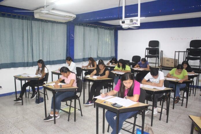 Amplia participación de jóvenes para ingresar a Escuelas Normales