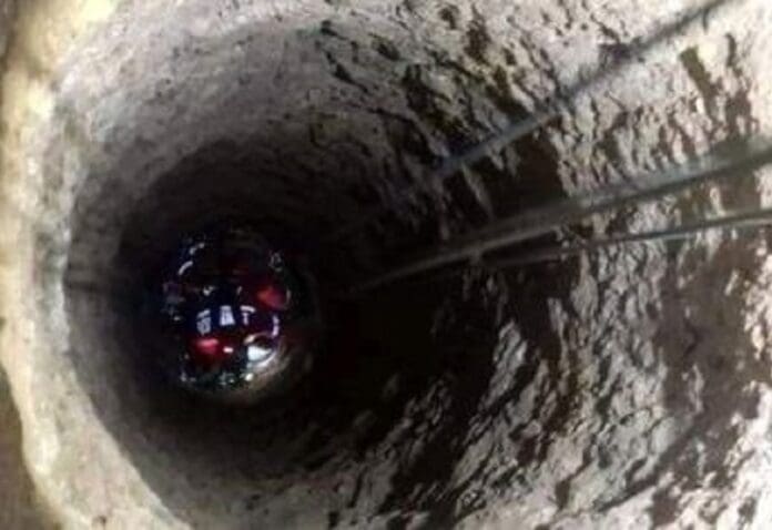 Encuentran cuerpo de niña de dos años atrapada en un pozo más de 50 horas en India