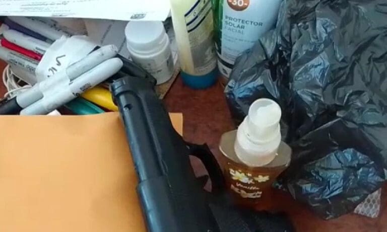 Aplican Operativo Mochila en Cozumel; localizan "peligrosos" perfumes y un arma de juguete
