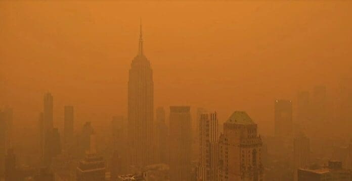 Cielo de NY se tiñe de naranja por incendios de Canadá