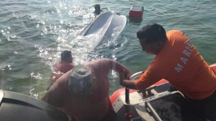 Rescatan a cinco personas que naufragaron en la bahía de Chetumal