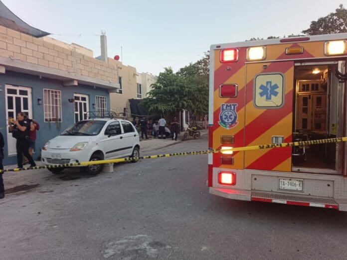 La casa donde fue baleado un hombre ayer en el fraccionamiento Villas del Sol de Playa del Carmen era un “clandestino”.