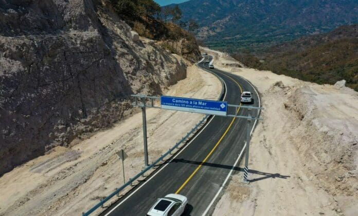 La carretera que tardó más de un siglo en construirse en México