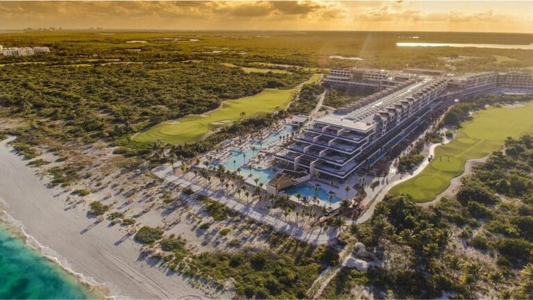 Figuran dos hoteles de Quintana Roo entre los mejores del mundo