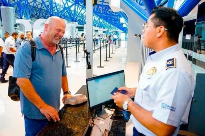 No lo sé, Rick así bromearon a conductor de “El Precio de la Historia” en El Salvador