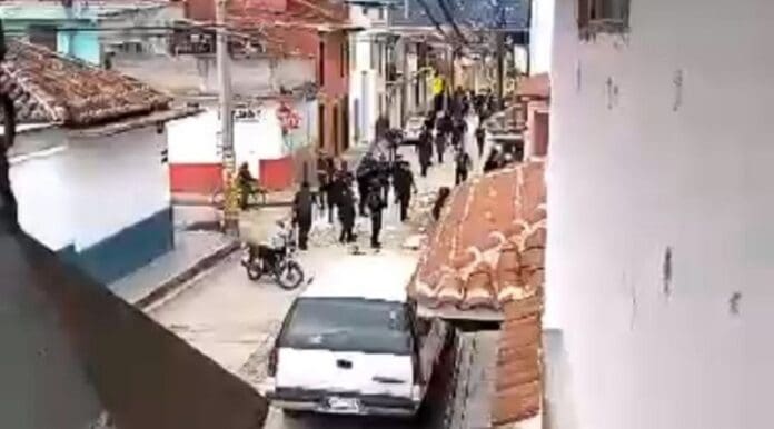“Los Motonetos” provocan disturbios en Chiapas; hay 2 heridos y 12 detenidos