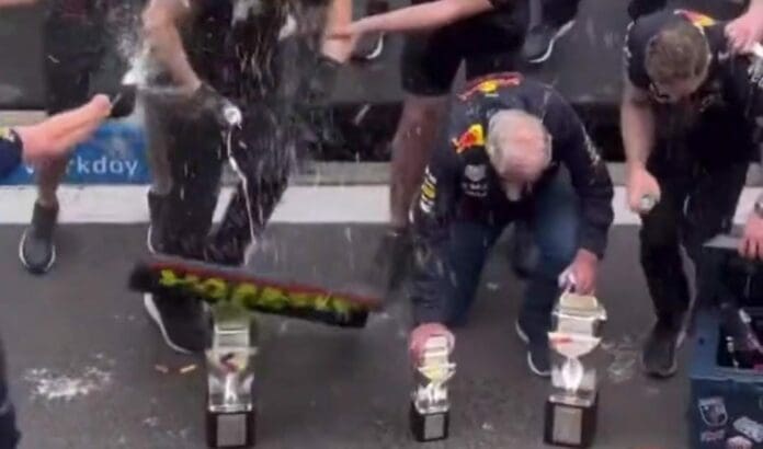 Por segunda semana consecutiva, el trofeo de la victoria de Red Bull fue destruido. Esta vez fue culpa de los ingenieros del equipo.