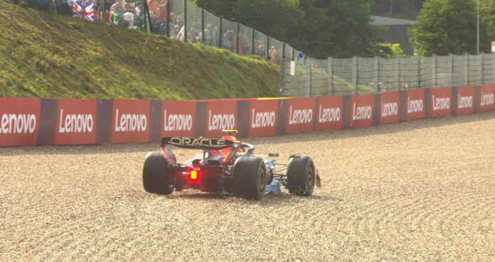 Verstappen se lleva el sprint del GP de Bélgica; Checo Pérez sale de la competencia