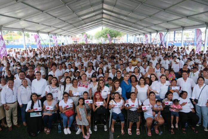 Con Mujer es Poder, Mara Lezama empodera a mujeres de Solidaridad