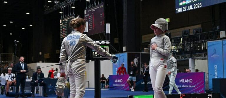 Descalifican a esgrimista ucraniana por no saludar a rival rusa