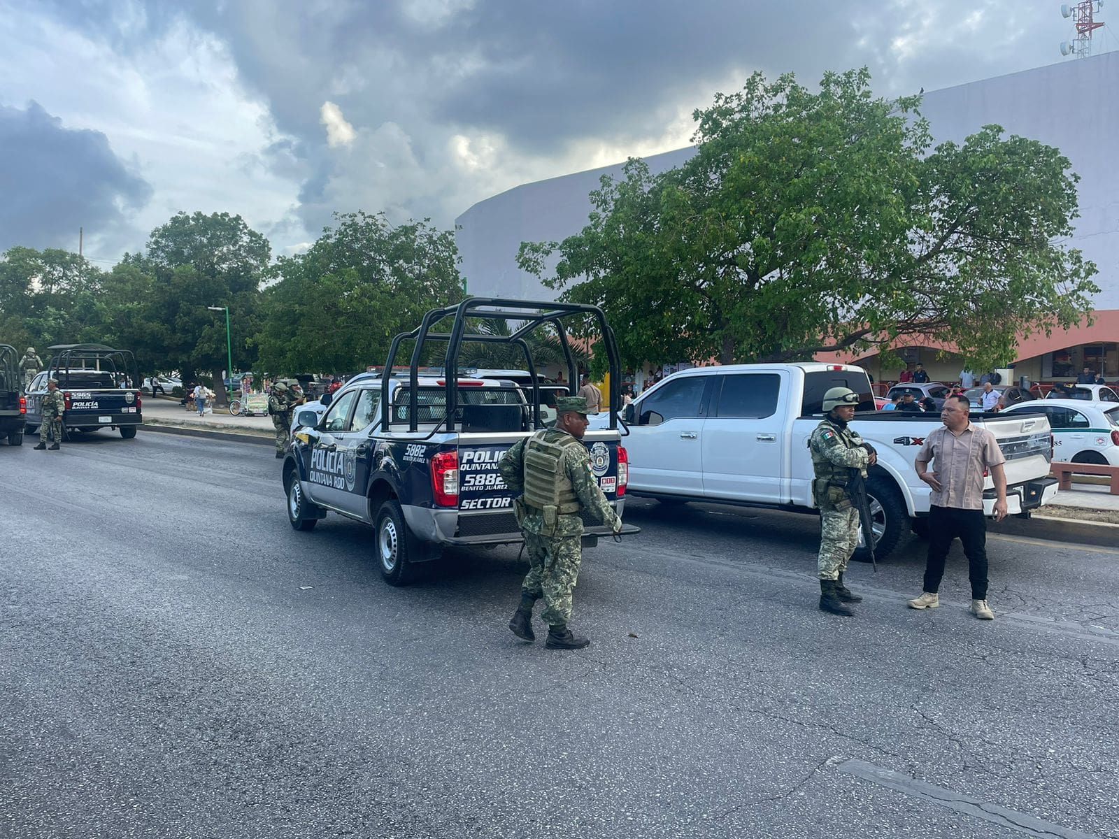 Ministeriales asignados a empresario de los medios, amenazan a reportero en Cancún