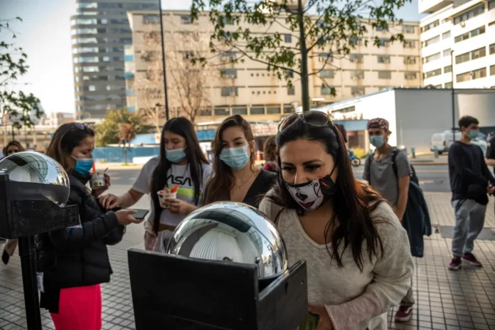 Worldcoin La App que regala criptomonedas a cambio de escanear su ojo