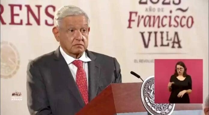 AMLO respaldó al Ejército y aseguró que pese a los señalamientos, las Fuerzas Armadas sí han colaborado en el caso Ayotzinapa.