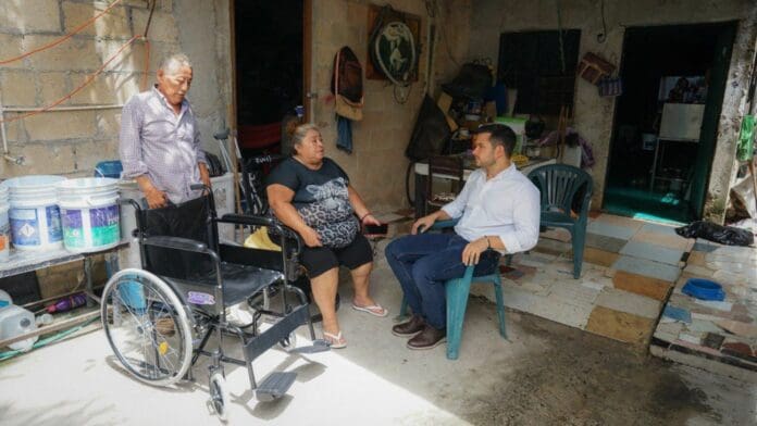 Atiende Pablo Bustamante a familias cancunenses con Programas del Bienestar y apoyos sociales