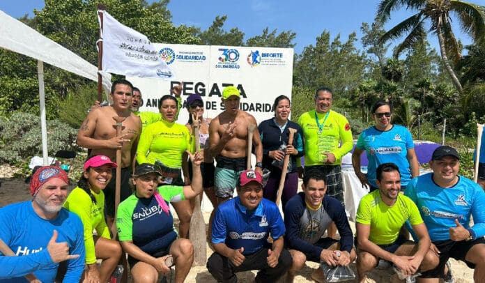 Exitosa regata a Remo en Canoas Mayas por 30 Aniversario de Solidaridad