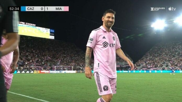 Lionel Messi debutó este día con su equipo ante el Cruz Azul mexicano. Muchos famosos estuvieron en la tribuna.