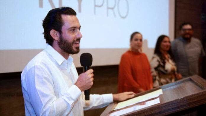 Q. Roo no solo atrae más turistas, hay mejores beneficios para prestadores de servicios: Bernardo Cueto