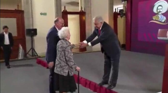 AMLO recibió a la fundadora de las Abuelas de la Plaza de Mayo de Argentina, pero nunca se ha reunido con madres buscadoras mexicanas.