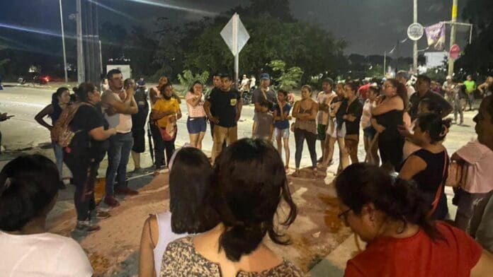 Hay un nuevo bloqueo en Cancún debido a que se oponen a la reactivación del antiguo relleno sanitario de la ciudad.