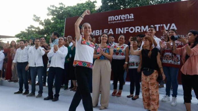 Omar Rodríguez acompaña a Claudia Sheinbaum en su visita a Quintana Roo