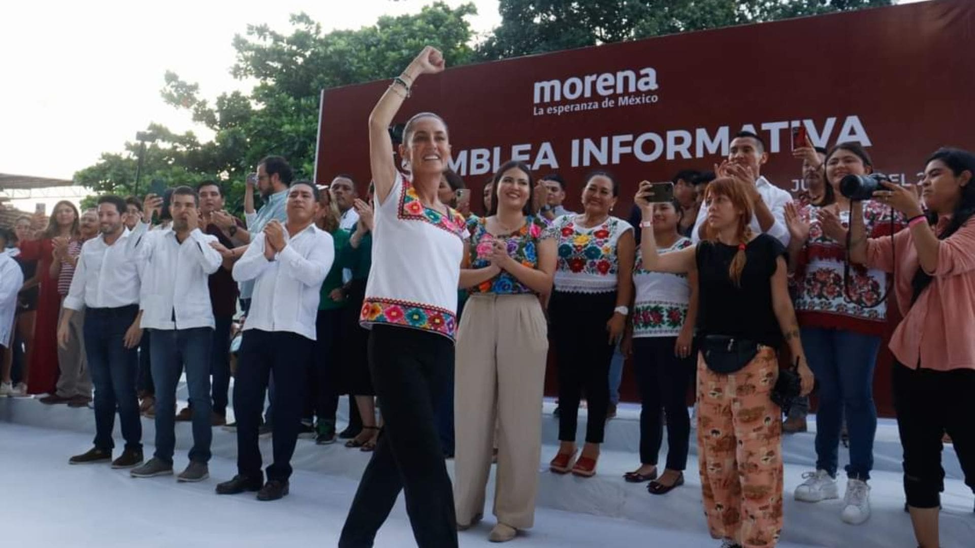 Omar Rodríguez acompaña a Claudia Sheinbaum en su visita a Quintana Roo