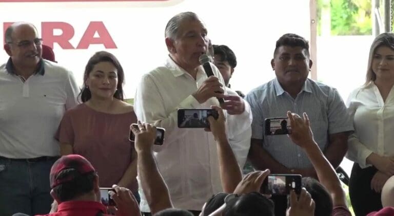 Jorge Portilla lo mismo apoya a Fernández Noroña que a Adán Augusto. Parece que quiere quedar bien con todas las "corcholatas".