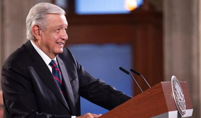 Presidencia no dejó pasar a notificador del INE por vacaciones