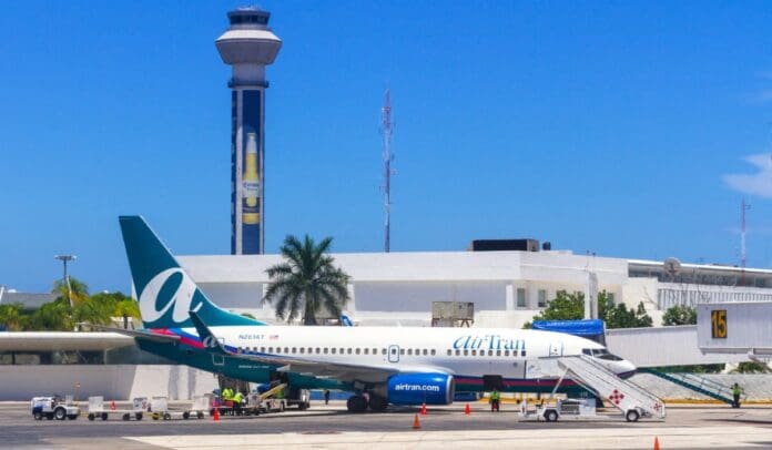 Llegan más turistas en verano; casi 600 operaciones registra este lunes el aeropuerto de Cancún