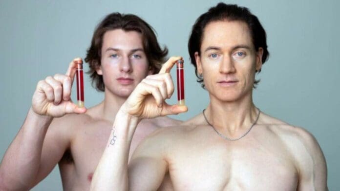 Multimillonario se inyecta sangre de su hijo para mantenerse 