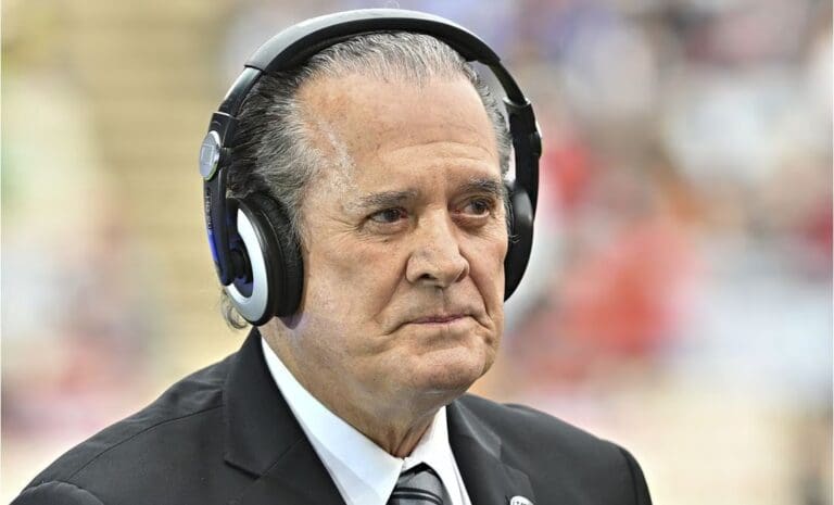 Tunden a Raúl Orvañanos por llamar a una niña señorita muy guapa en pleno partido