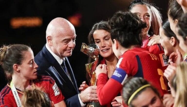 Gianni Infantino, presidente de FIFA, lamenta que el escándalo Rubiales opaque el éxito del equipo español femenil