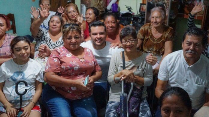 Destacan cancunenses trabajo a ras de piso de Pablo Bustamante