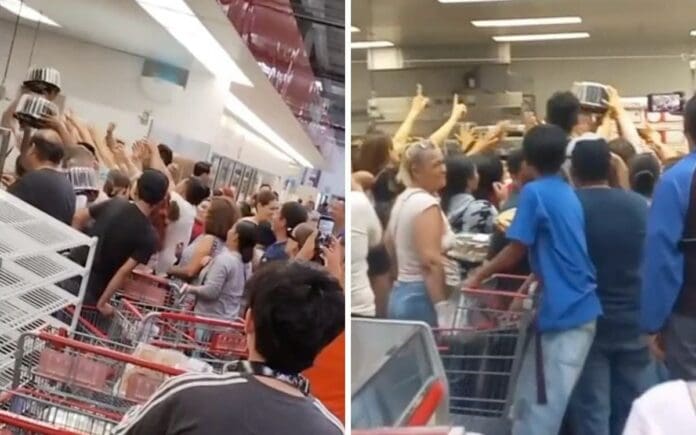 A lo largo de esta semana, el club de ventas al mayoreo, Costco, se ha mantenido como una de las principales tendencias en redes sociales debido a las reacciones que suscitaron las restricciones implementadas para evitar la reventa de pasteles.  Recientemente, se han vuelto virales videos en TikTok de clientes intentando comprar los pasteles de Costco a empujones y gritos, luego de que también se difundieron profusamente imágenes de un supuesto desabasto de postres. Por ejemplo, la usuaria Anahí Solórzano escribió: “Ya diario es lo mismo. Es ir con ganas de echar pleito. Te roban los pasteles hasta de tu carrito“, como descripción a un video publicado en TikTok en el que se ve a una multitud apelotonada y gritando frente a la zona de pasteles. El caos por adquirir pasteles en Costco se originó luego de la implementación de una nueva política que establece límites de compra por cliente, sin importar el tipo de membresía de cada cliente. Así, cada persona podrá comprar un máximo de dos unidades dechocoflan, así como un máximo de cinco pasteles o pays por transacción. La medida implementada por la cadena de mayoreo generó una amplia discusión en redes sociales sobre la legitimidad de que revendedores compren múltiples pasteles y después los oferten completos o por rebanadas. Por un lado, algunos usuarios en redes sociales celebraron la nueva política, asegurando que así se mantiene “la exclusividad” de la tienda y los postres alcanzarán para todos los clientes. En contraposición, otros usuarios señalaron que los revendedores tienen derecho a comprar los pasteles y venderlos, pues sigue a nivel particular la lógica de reventa del mismo Costco, el cual compra a fabricantes y revende productos al mayoreo. Asimismo, en defensa de este tipo de negocio, algunos revendedores en redes sociales señalaron que es una forma de ganarse la vida ante un panorama económico complicado y también de ofrecer el producto en zonas donde no hay alguna sucursal cercana o donde las personas solo buscan comer una rebanada de pastel y no comprar uno completo. Mientras todo esto ocurre, la competidora de Costco, Sam’s Club publicitó en redes sociales que en sus tiendas se pueden comprar todos los pasteles que se necesiten.