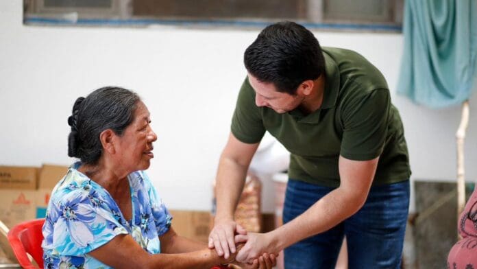 Refrenda Renán Sánchez su compromiso social con las y los cozumeleños